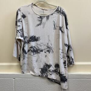 Lands Downunder M cream and brown print sweater top